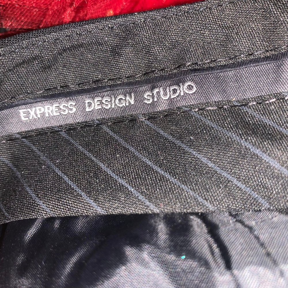EUC Express Design Studio Women's Gray Editor Casual Bermuda Shorts size 8 - Picture 4 of 4